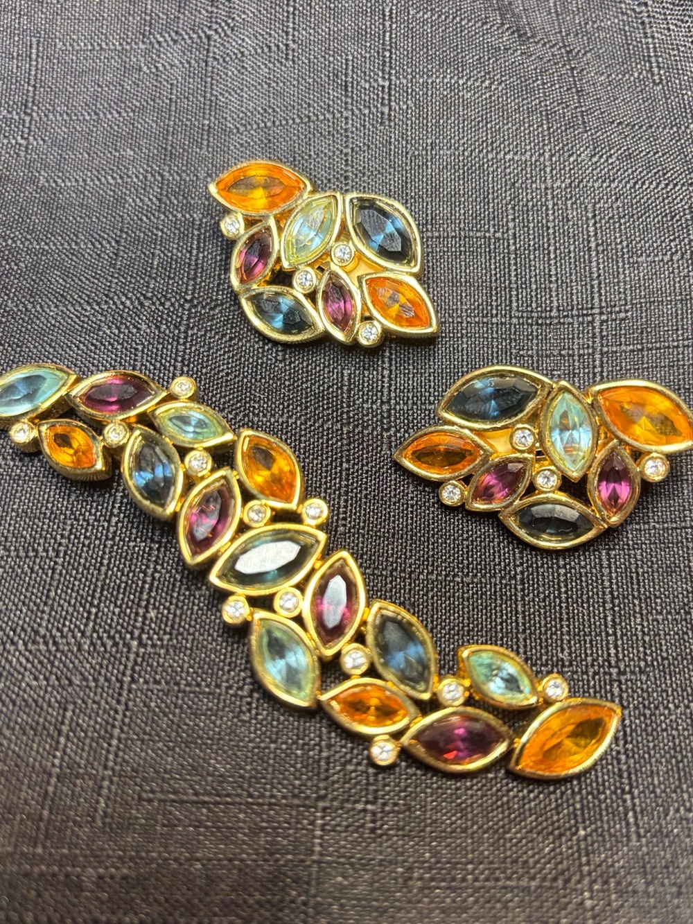 Beautiful Swarovski brooch pin & clip earrings gold abstract gems vintage 2pc